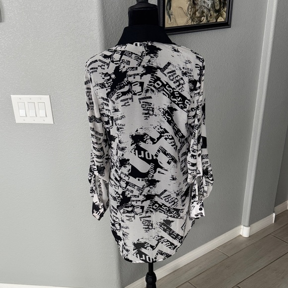 Black and White Blouse!!! - Picture 3 of 5